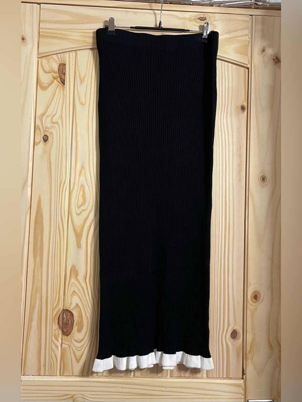 H&M White Ruffle Trimmed Rib-Knit Pencil Skirt